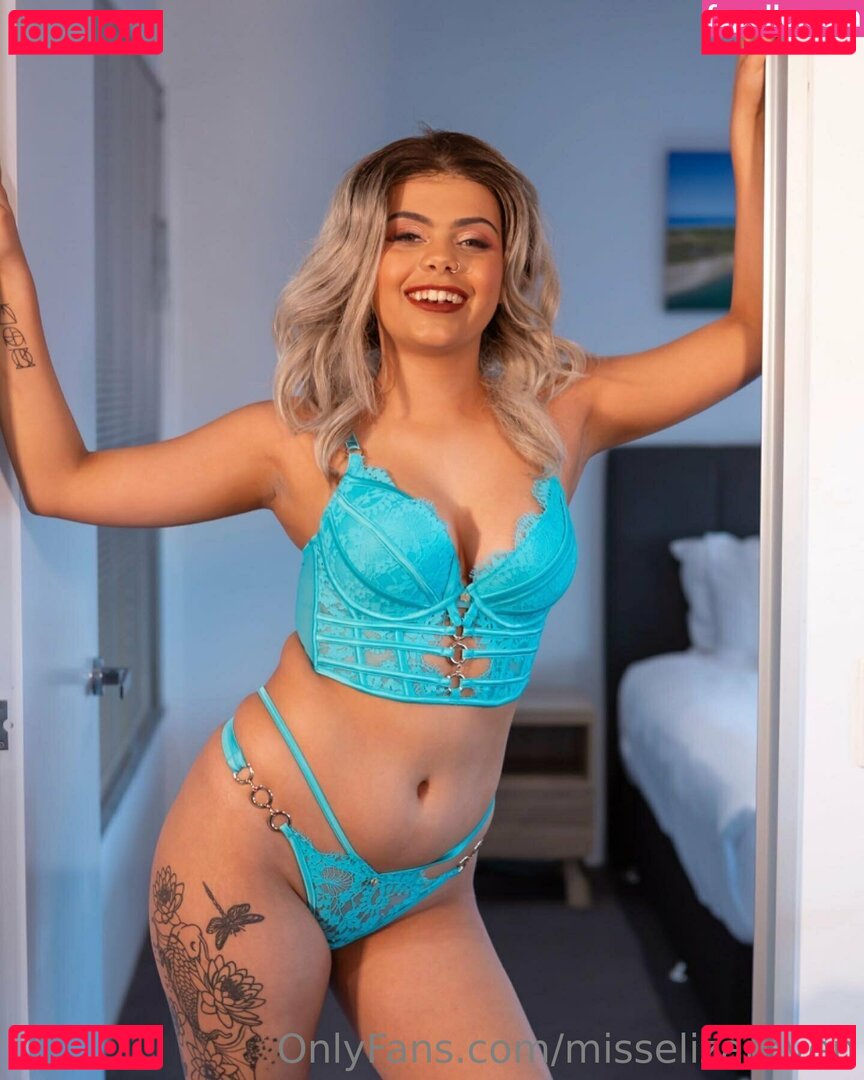 misselizarae_ / misselizaraven Onlyfans Photo Gallery 