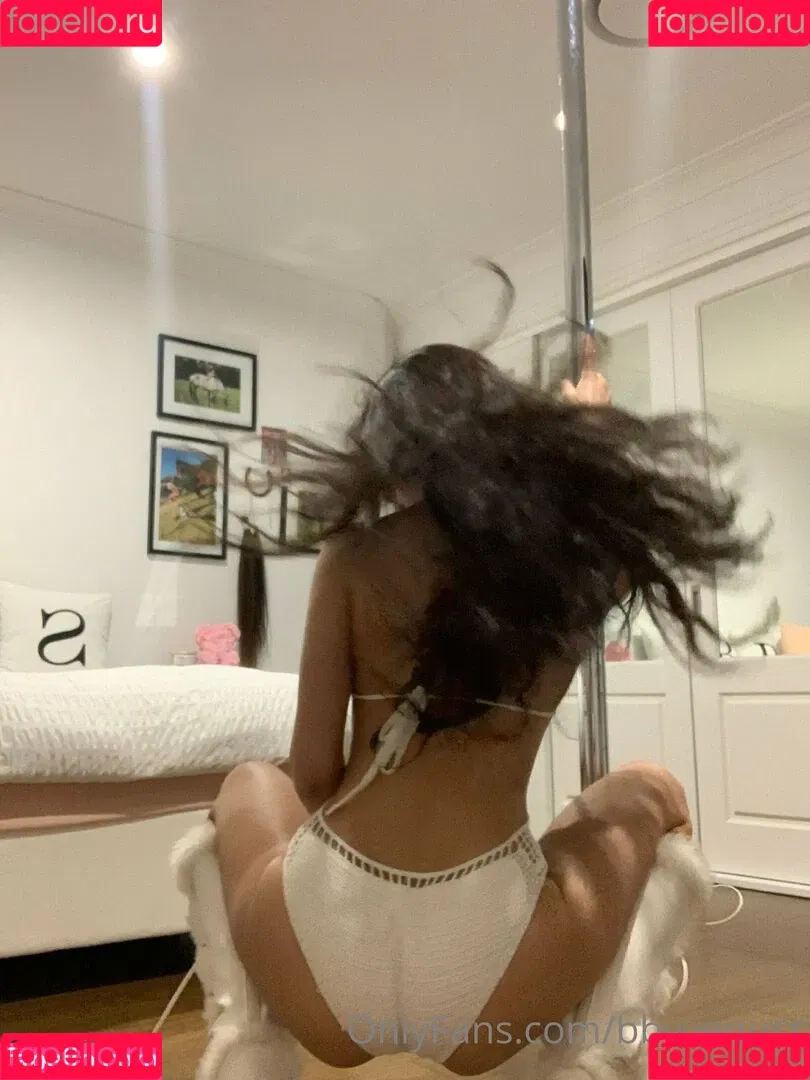skyestella Onlyfans Photo Gallery 