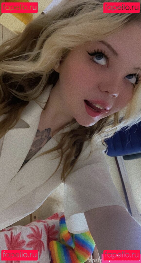 AriStorme Onlyfans Photo Gallery 