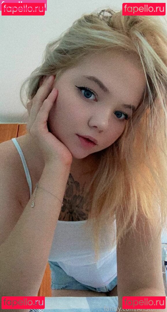 AriStorme Onlyfans Photo Gallery 