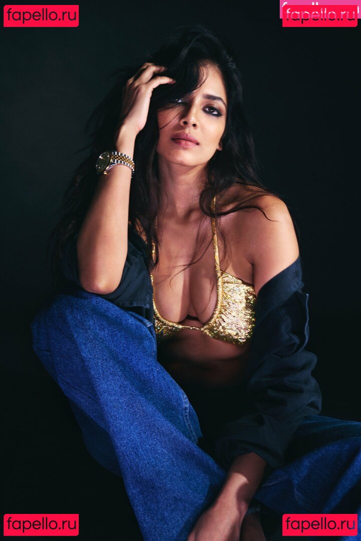Malavika / MalavikaM_ / theun.toldchapters Onlyfans Photo Gallery 