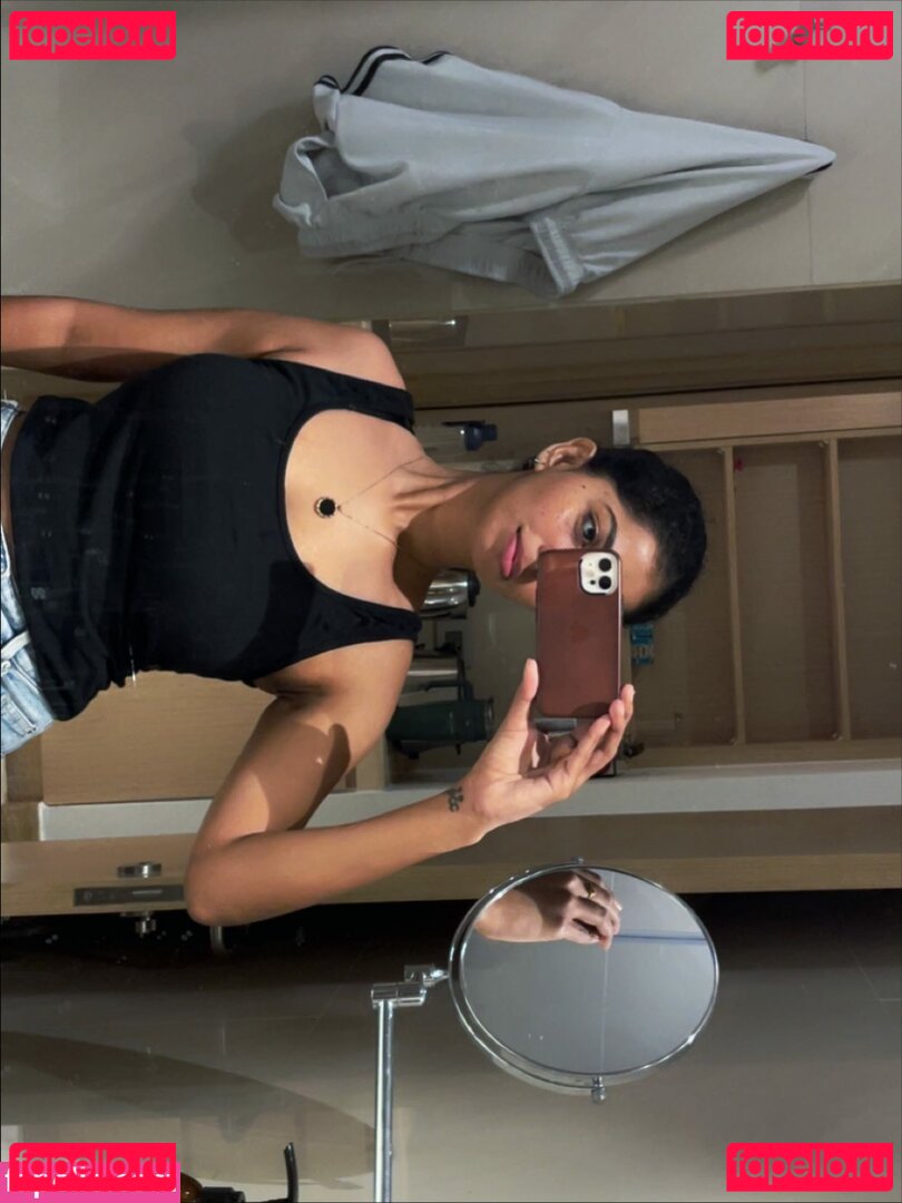 Malavika / MalavikaM_ / theun.toldchapters Onlyfans Photo Gallery 