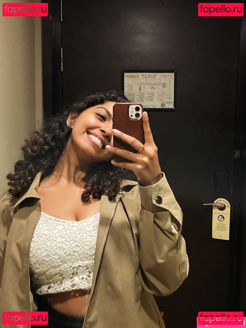 Malavika / MalavikaM_ / theun.toldchapters Onlyfans Photo Gallery 