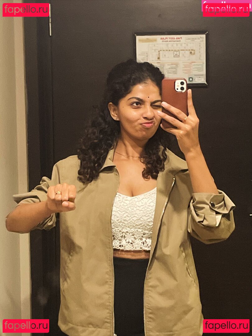 Malavika / MalavikaM_ / theun.toldchapters Onlyfans Photo Gallery 