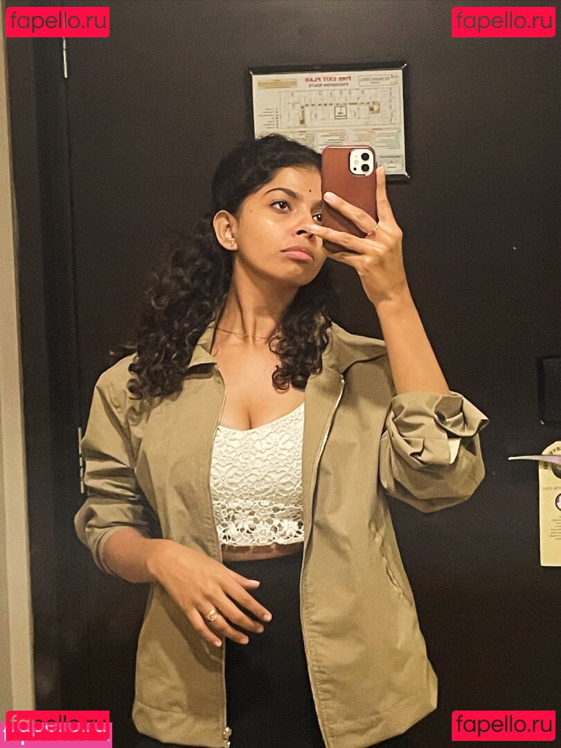 Malavika / MalavikaM_ / theun.toldchapters Onlyfans Photo Gallery 