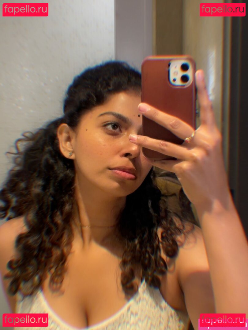 Malavika / MalavikaM_ / theun.toldchapters Onlyfans Photo Gallery 