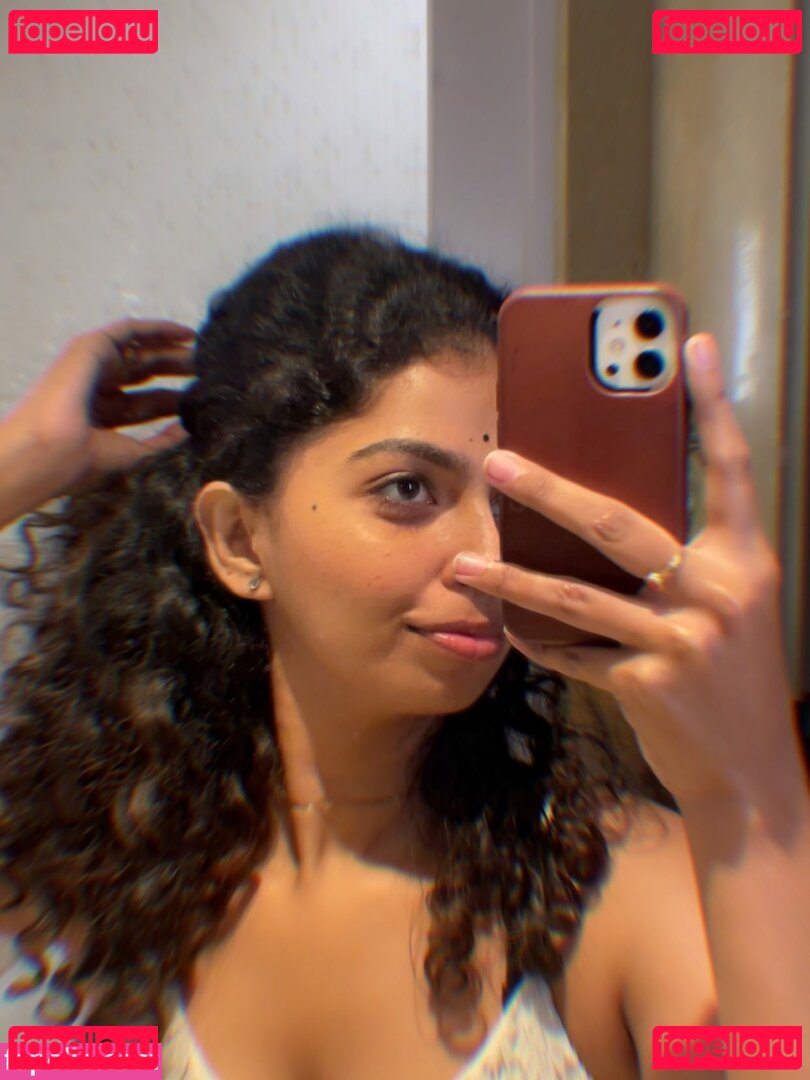 Malavika / MalavikaM_ / theun.toldchapters Onlyfans Photo Gallery 