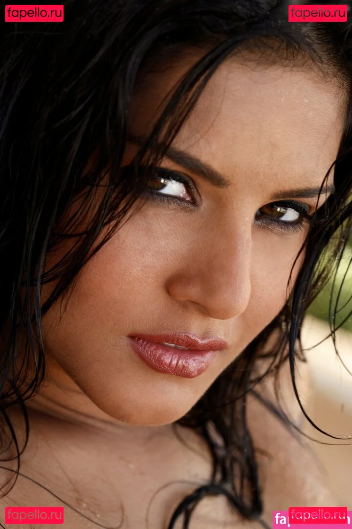 Sunny Leone Onlyfans Photo Gallery 