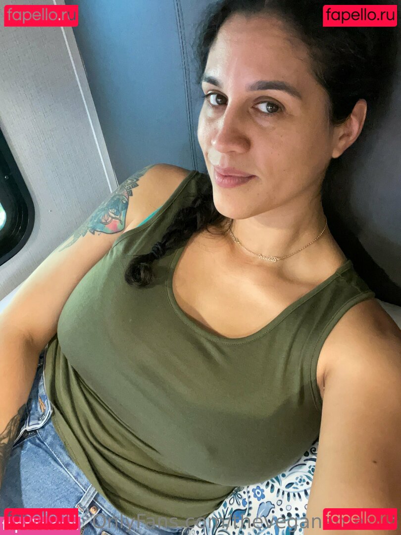 theveganamazon / veggies4four Nude Onlyfans Photo 3