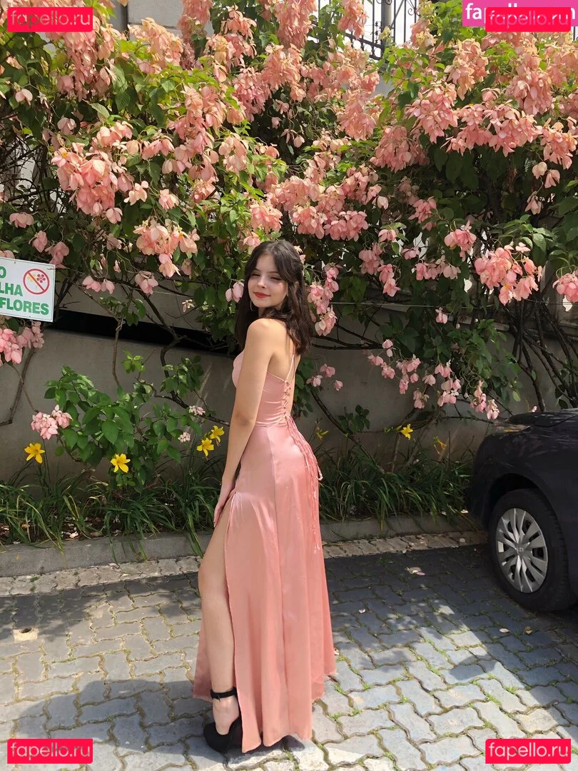 Victoria Ribeiro Onlyfans Photo Gallery 