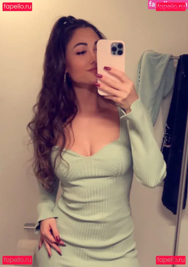 Luna Hwang Onlyfans Photo Gallery 