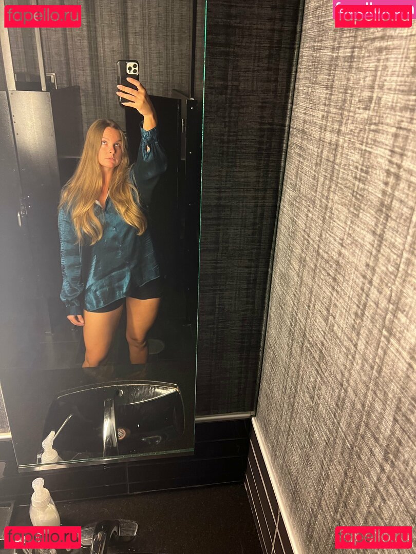 debiiworks / iambigduch Onlyfans Photo Gallery 