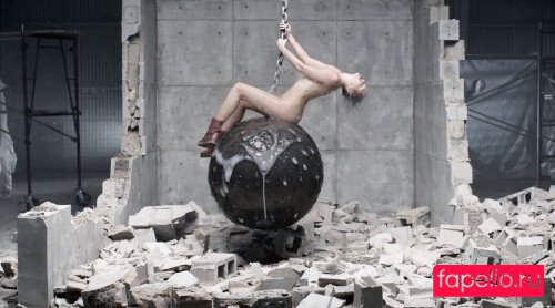 Cyrus Miley Nude Onlyfans Photo 23