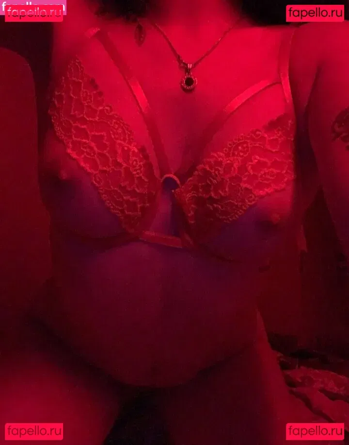 Mazi Moreto Onlyfans Photo Gallery 