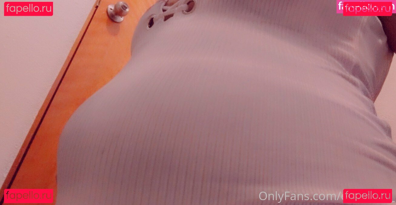 ellaeating / ellaeats Onlyfans Photo Gallery 