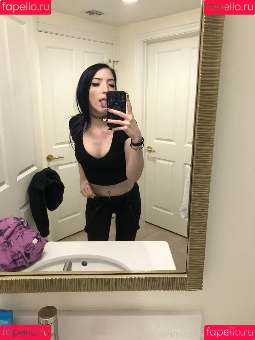 blackhairporcelainskin Onlyfans Photo Gallery 