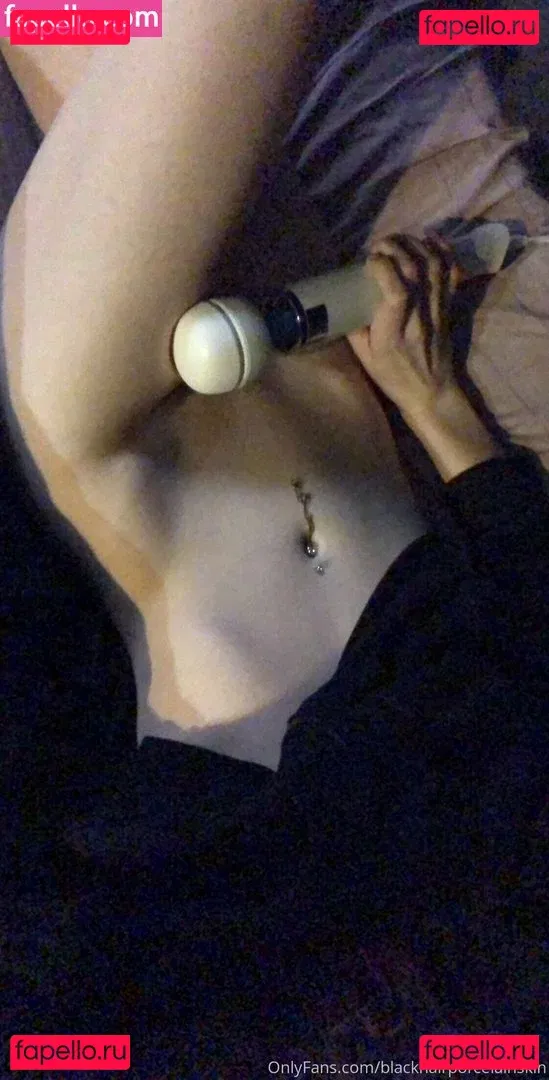 blackhairporcelainskin Onlyfans Photo Gallery 