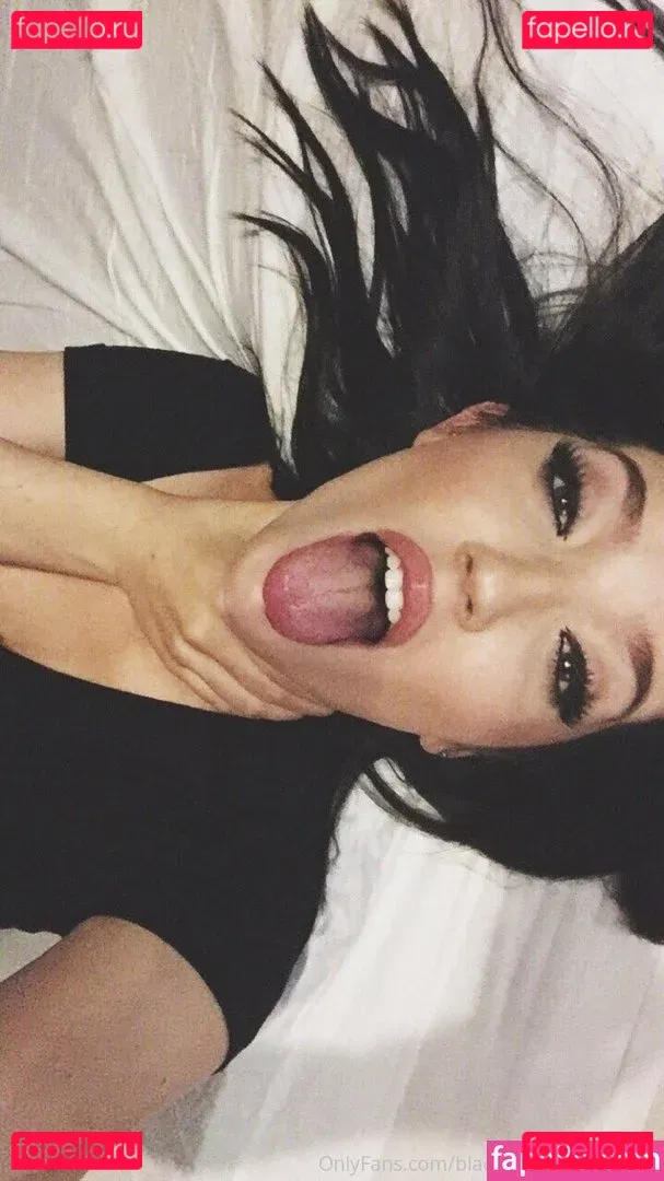 blackhairporcelainskin Onlyfans Photo Gallery 