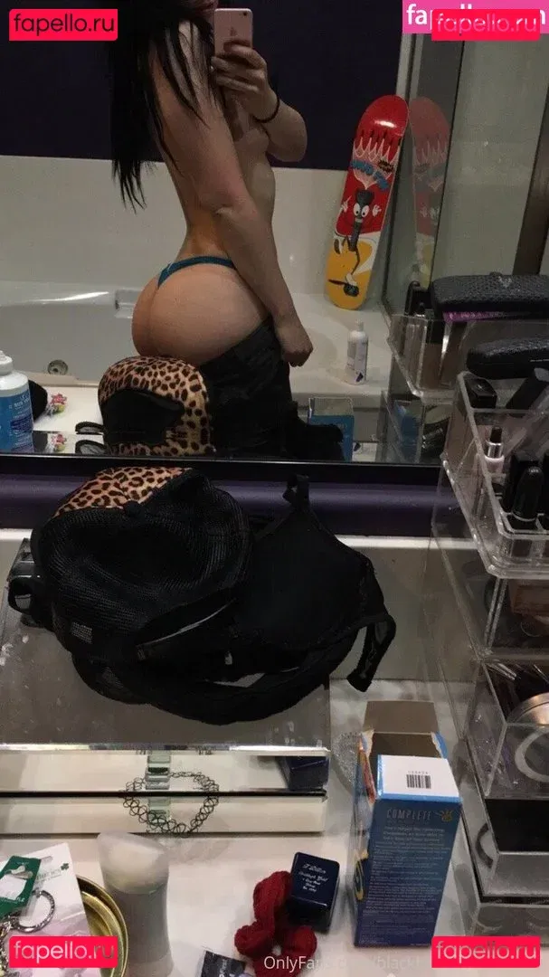 blackhairporcelainskin Onlyfans Photo Gallery 