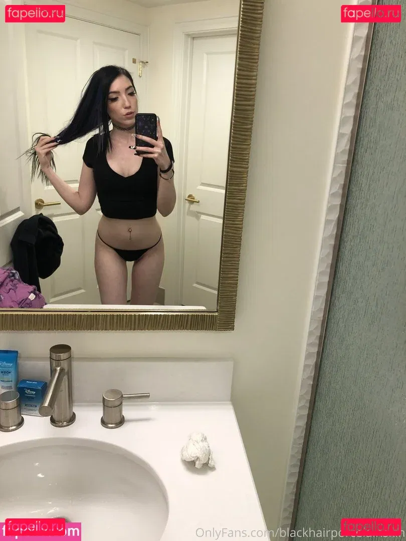blackhairporcelainskin Onlyfans Photo Gallery 