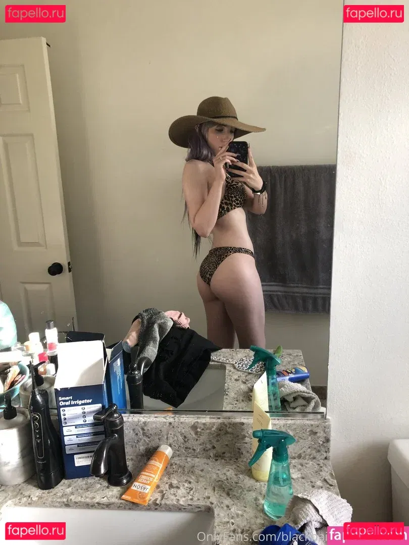 blackhairporcelainskin Onlyfans Photo Gallery 