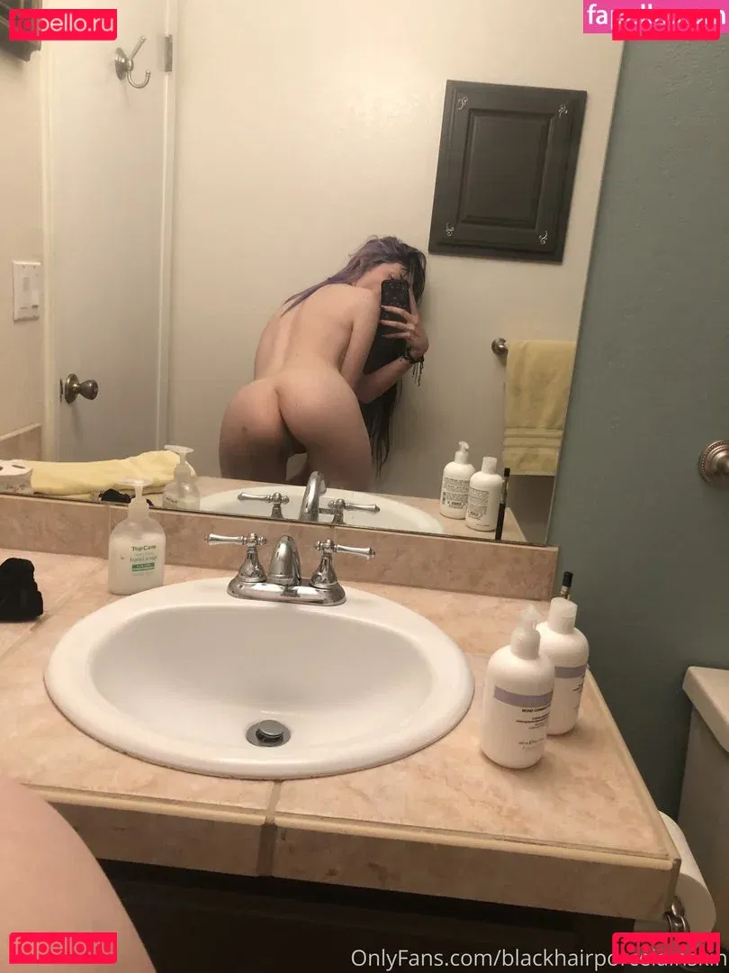 blackhairporcelainskin Onlyfans Photo Gallery 