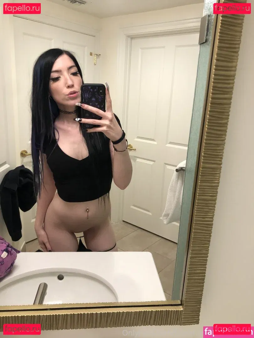 blackhairporcelainskin Onlyfans Photo Gallery 