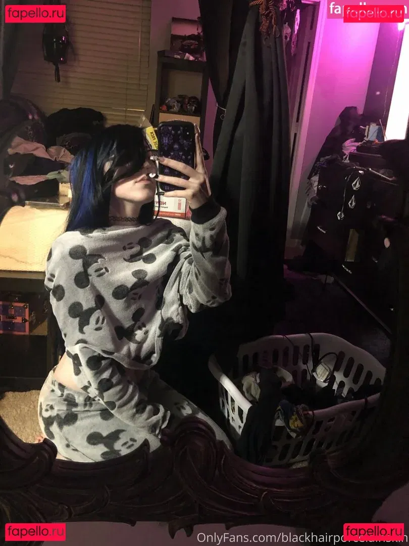 blackhairporcelainskin Onlyfans Photo Gallery 