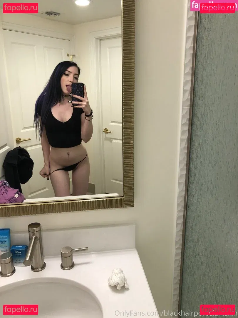 blackhairporcelainskin Onlyfans Photo Gallery 