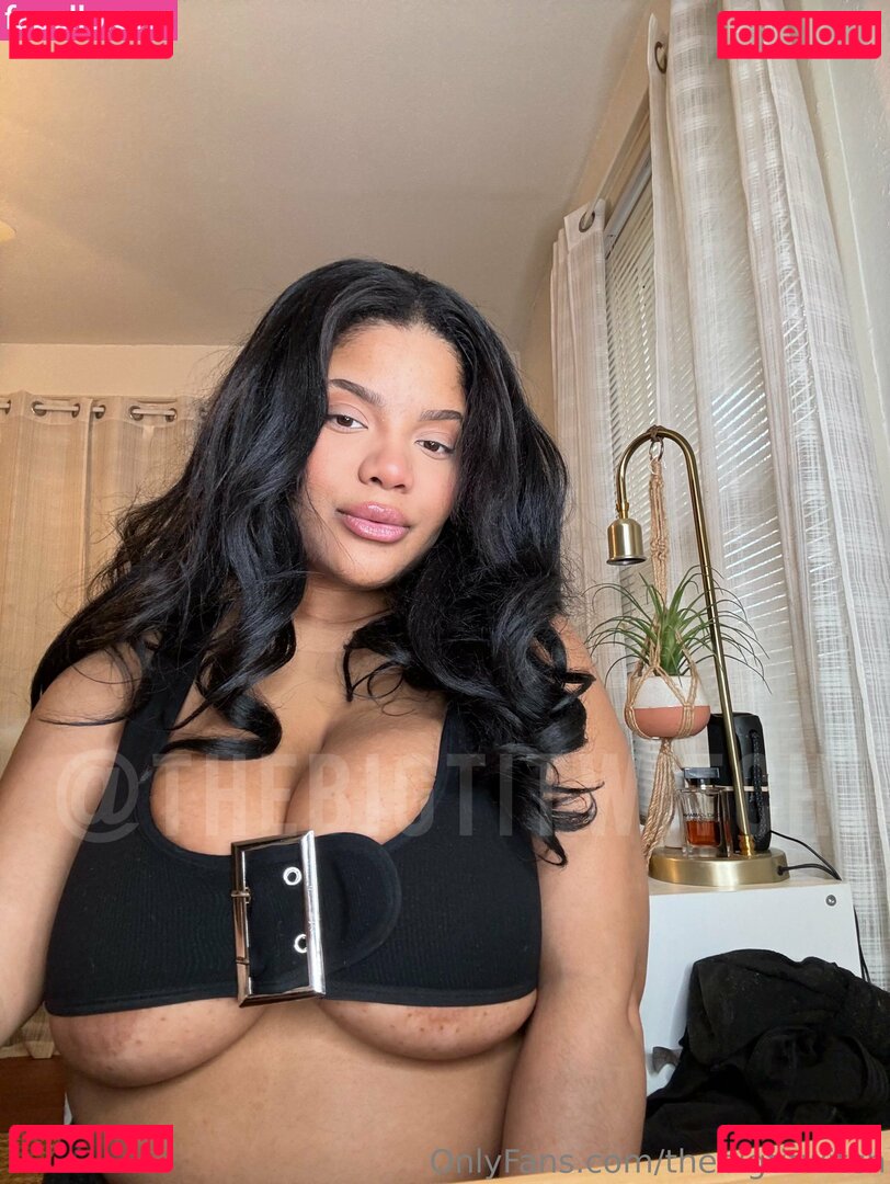 loganberry_ / thebigtitwitch / thebigtitwitch2 Onlyfans Photo Gallery 