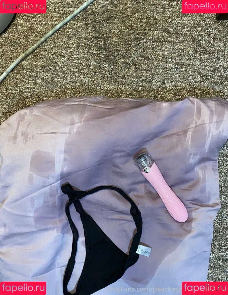 peachesisastonedfruit2 Onlyfans Photo Gallery 