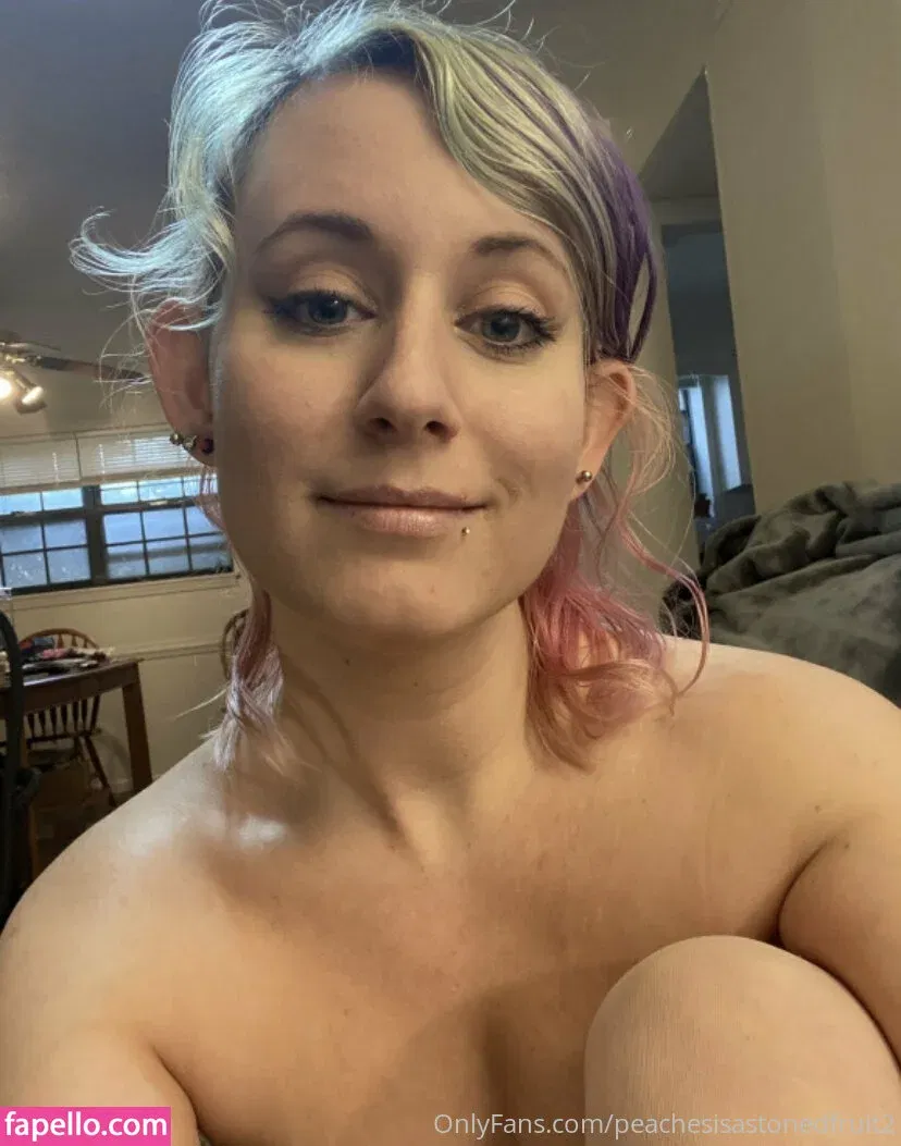 peachesisastonedfruit2 Onlyfans Photo Gallery 