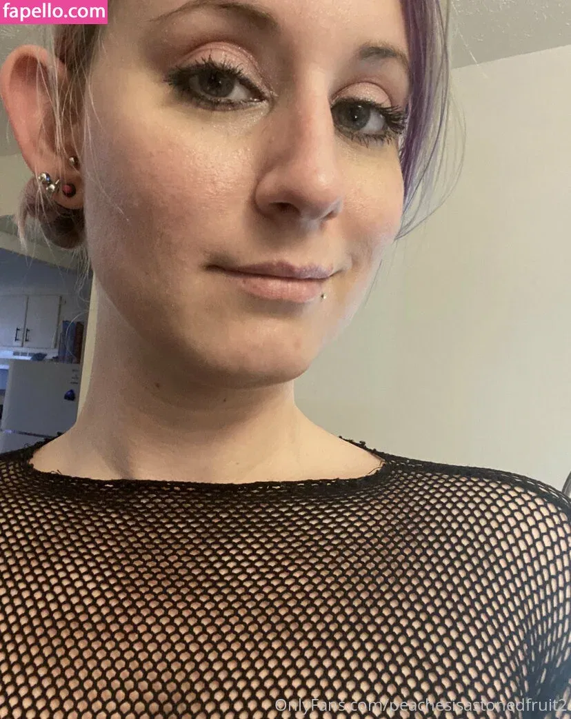 peachesisastonedfruit2 Onlyfans Photo Gallery 