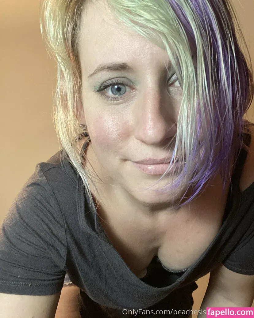 peachesisastonedfruit2 Onlyfans Photo Gallery 