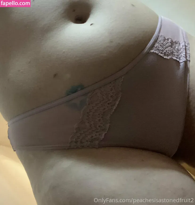 peachesisastonedfruit2 Onlyfans Photo Gallery 
