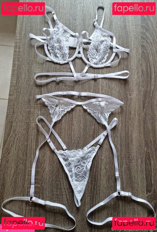 IrisgoneW / bustyprincess777 / irisgonewild / irisgw Onlyfans Photo Gallery 