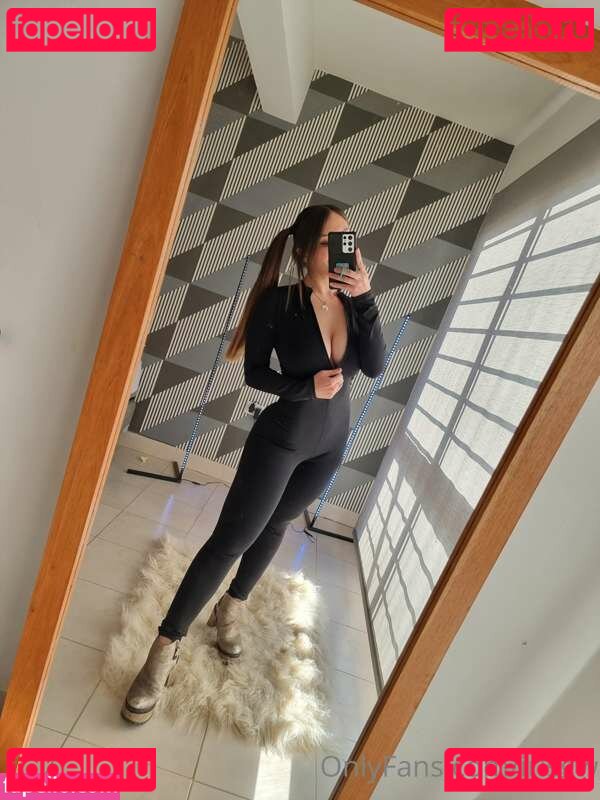 IrisgoneW / bustyprincess777 / irisgonewild / irisgw Onlyfans Photo Gallery 