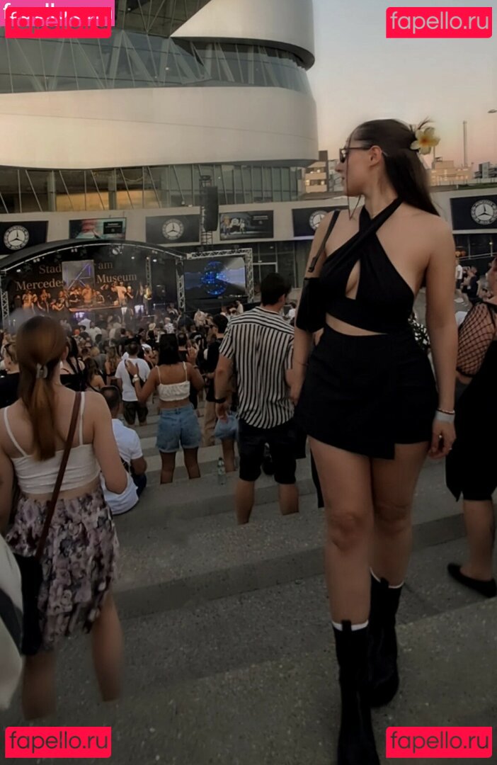 yourlocal3girl Onlyfans Photo Gallery 