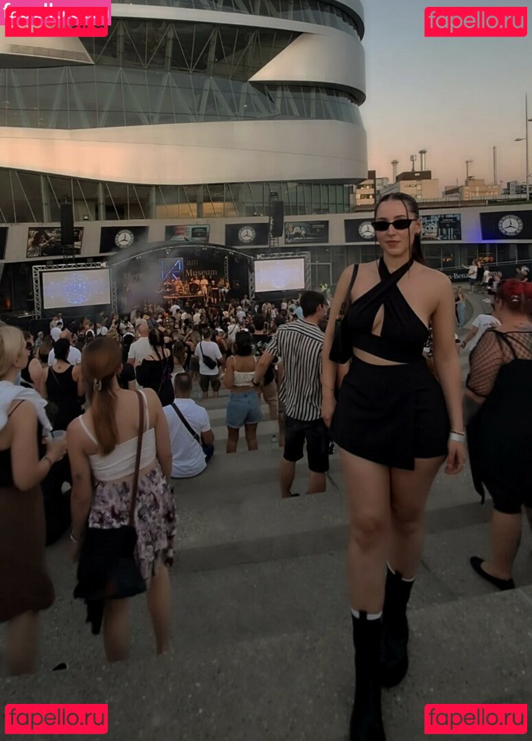 yourlocal3girl Onlyfans Photo Gallery 