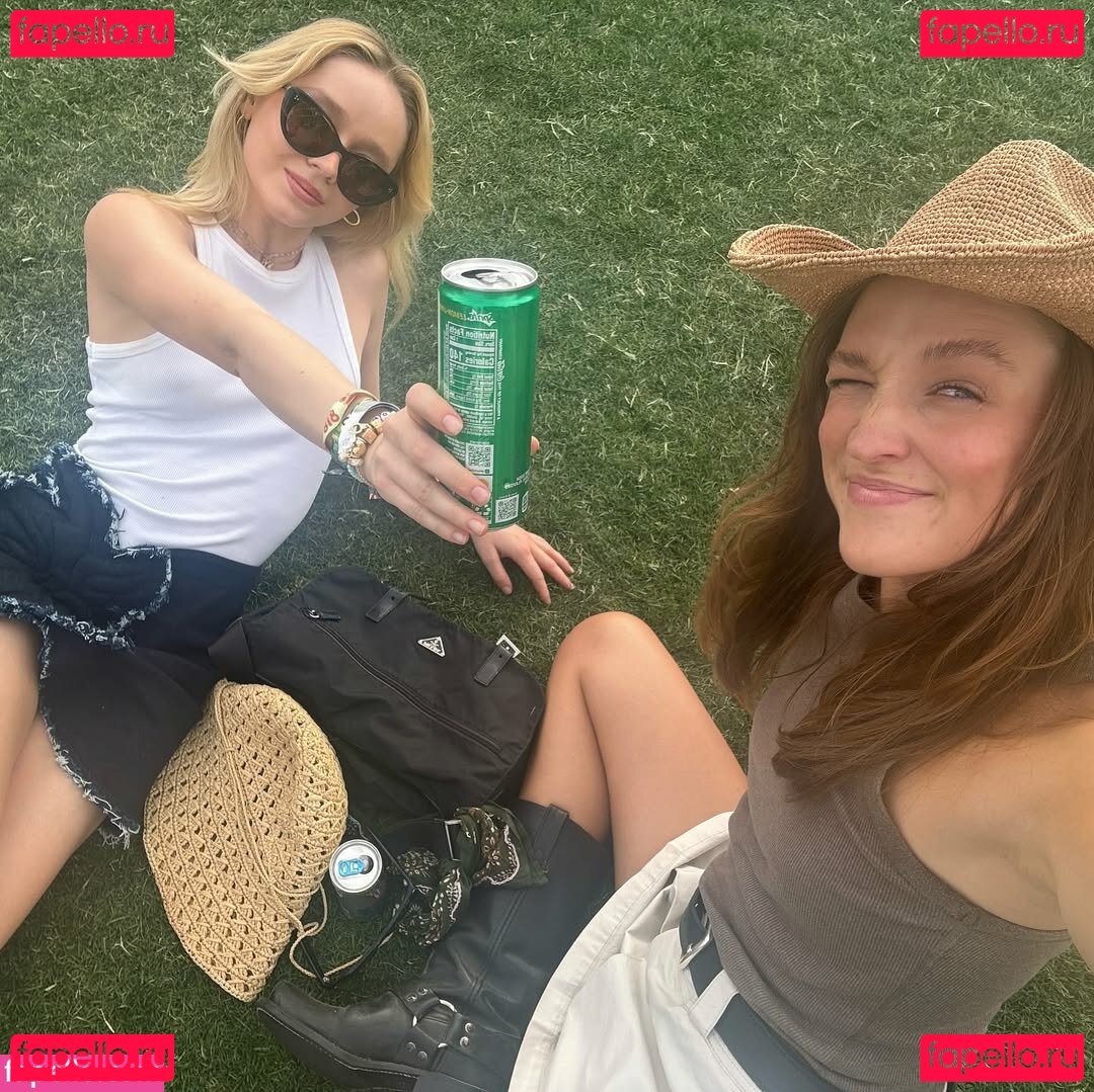 Madeleine Arthur / madeleinearthur Onlyfans Photo Gallery 