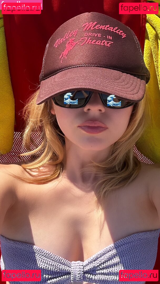 Madeleine Arthur / madeleinearthur Onlyfans Photo Gallery 