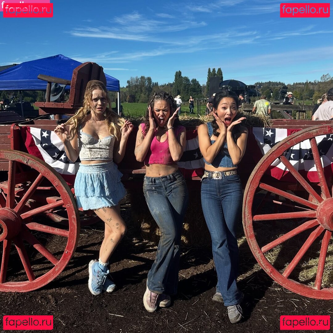 Madeleine Arthur / madeleinearthur Onlyfans Photo Gallery 