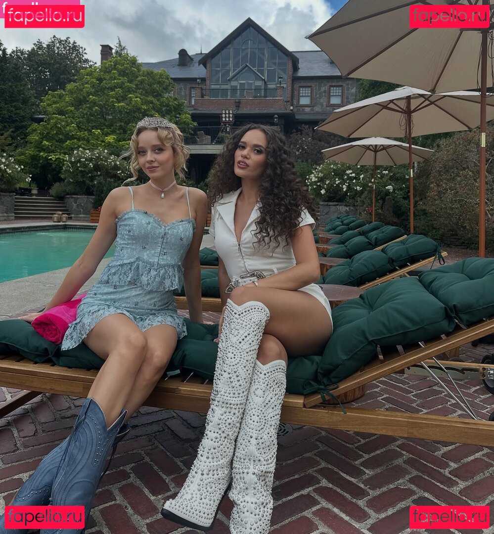 Madeleine Arthur / madeleinearthur Onlyfans Photo Gallery 