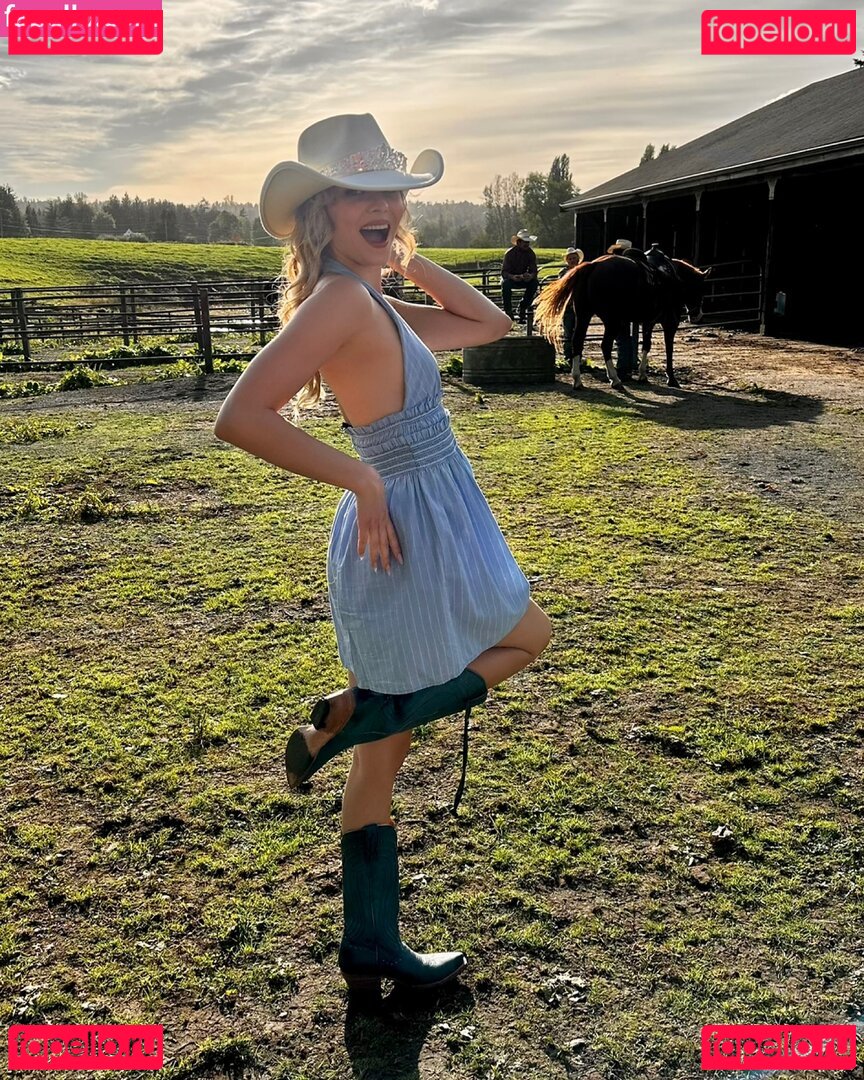 Madeleine Arthur / madeleinearthur Onlyfans Photo Gallery 