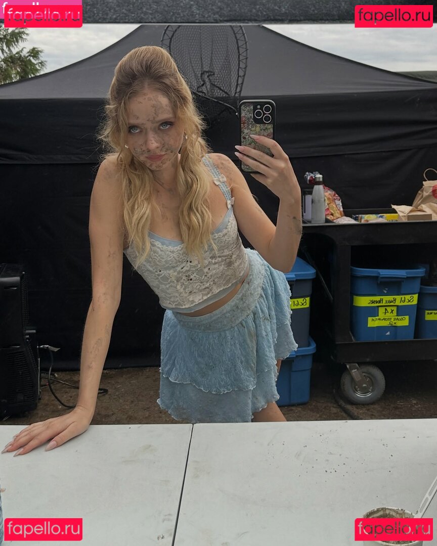 Madeleine Arthur / madeleinearthur Onlyfans Photo Gallery 