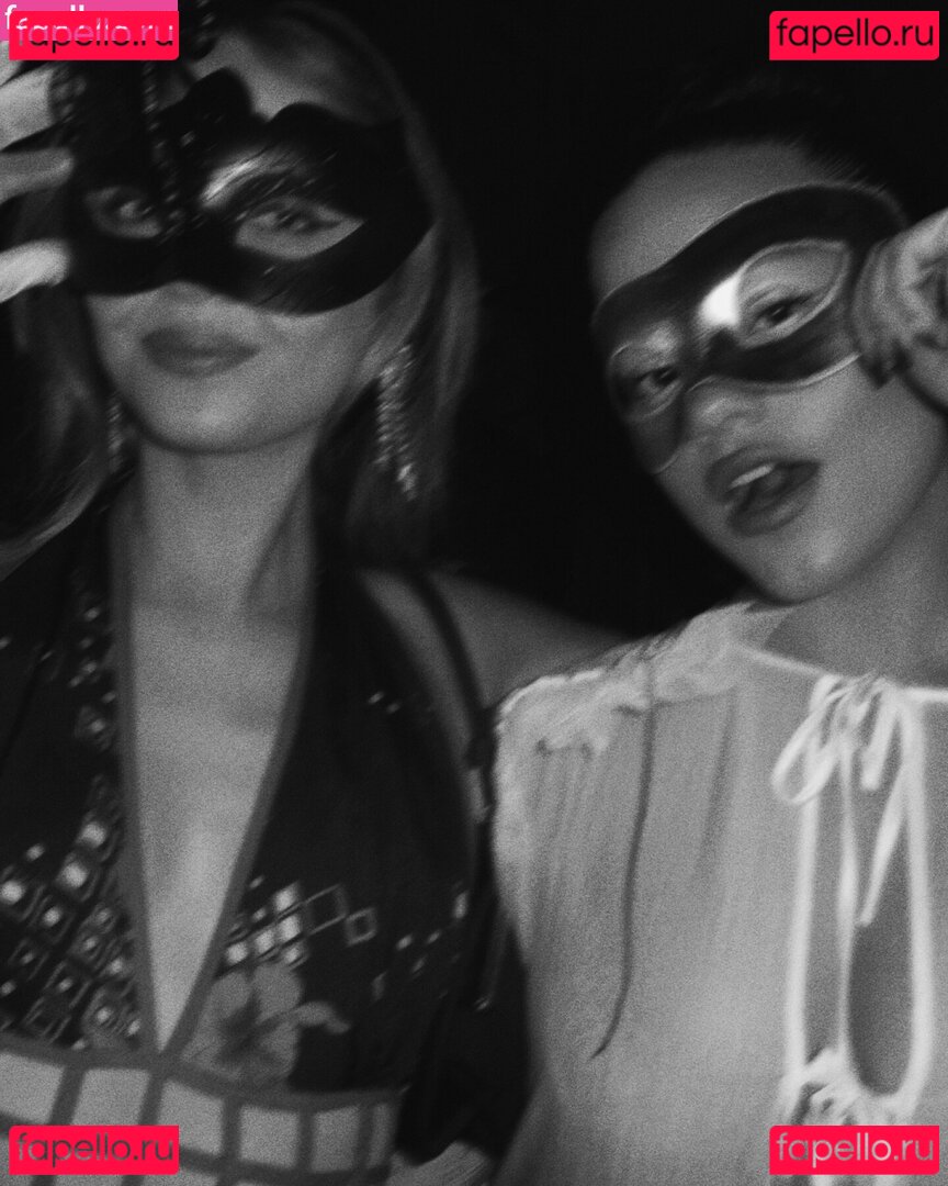 Madeleine Arthur / madeleinearthur Onlyfans Photo Gallery 