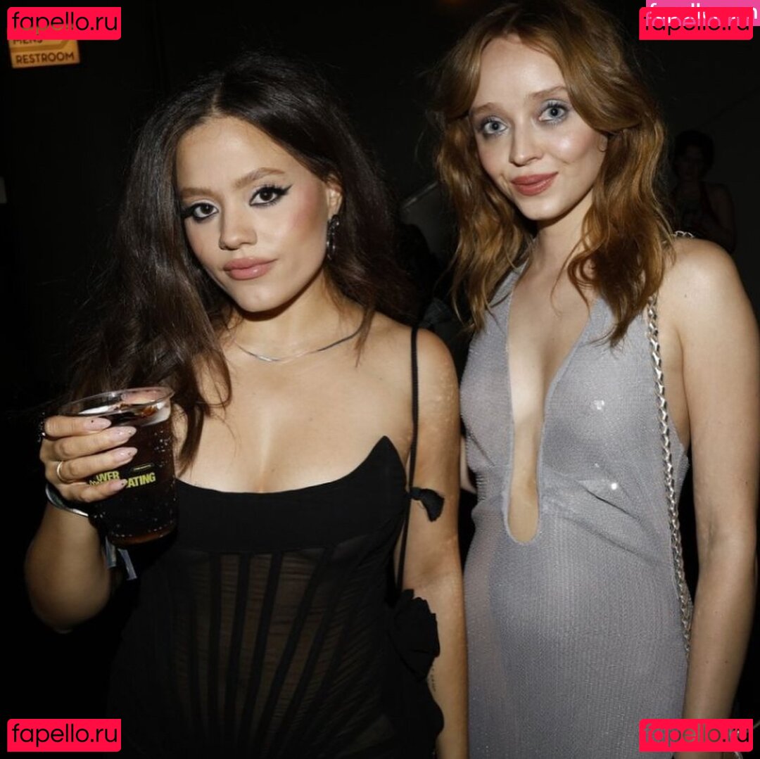 Madeleine Arthur / madeleinearthur Onlyfans Photo Gallery 