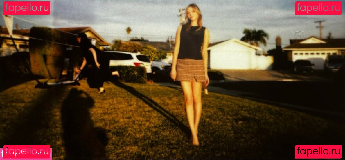 Madeleine Arthur / madeleinearthur Onlyfans Photo Gallery 