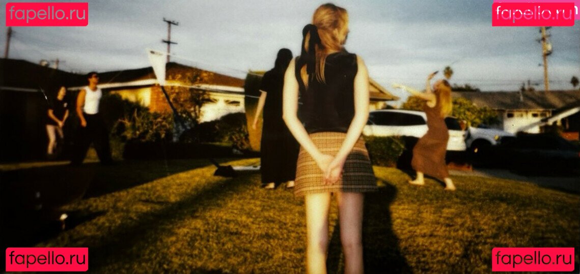 Madeleine Arthur / madeleinearthur Onlyfans Photo Gallery 