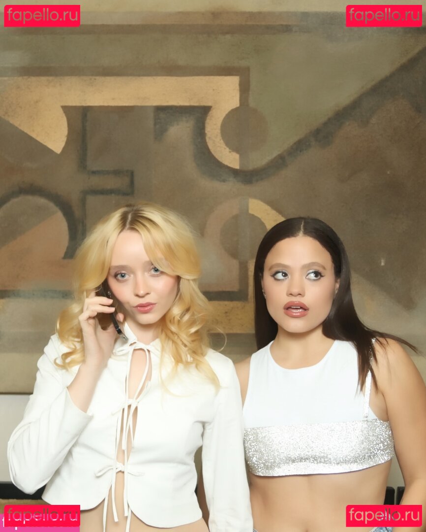 Madeleine Arthur / madeleinearthur Onlyfans Photo Gallery 